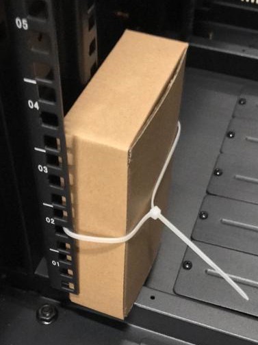 Seinäkaappilaatikko