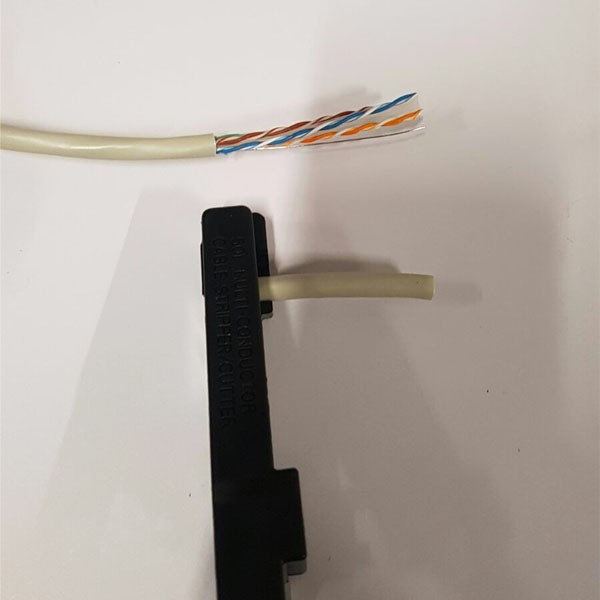 Kaapelinkuorintatyökalu